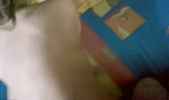 Ебет русскую жену раком и снимает потрахушки на телефон